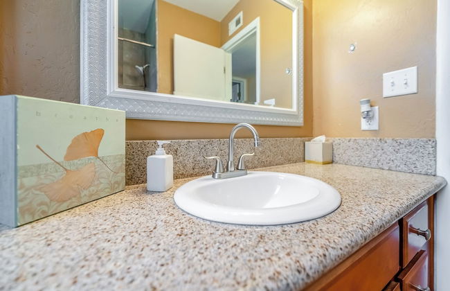 Longer Stay for Travelers Blocks from Hospital and Downtown Security Gates - Foto 39