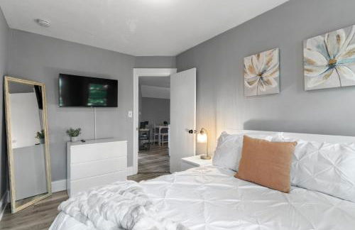 2BR Apartment Near Downtown Stamford I Pets OK - Photo 5