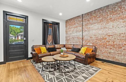 Unique Black Home in the Heart of Shelby Park - Foto 6