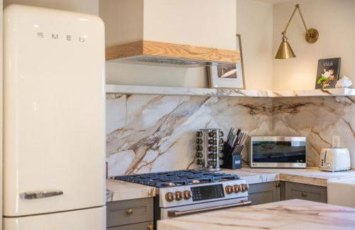 @ Marbella Lane - Vibrant & Chic Designer Home - Photo 47