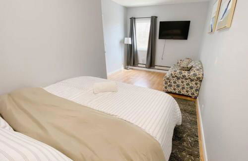 Private Apt King Suite, L.I, NY-Hamptons to NYC - Photo 1