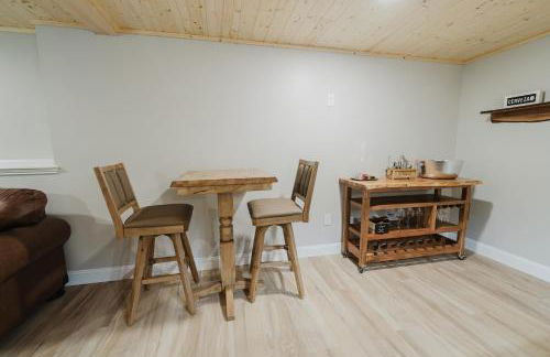 NEW! Modern Getaway - Hot Tub l Fire Pit l Pool table - Foto 30