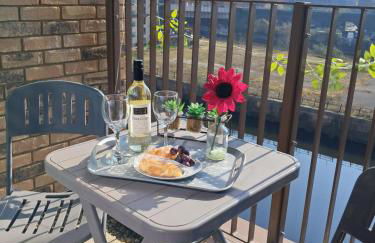 Lets Stay SA Manchester I 2Bed 2Bath l Waterfront l Private Balcony I Relaxing Retreat I Great Location - Foto 1