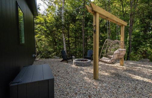 Cozy Luxury Cabin w Hot Tub, Fire Pit, King Bed - Foto 78