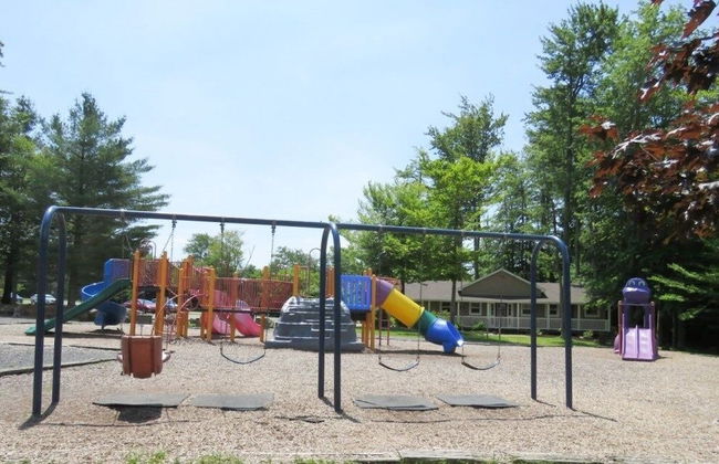 Poconos Chalet Newly Renovated, Great Location 4 Bedroom Home by RedAwning - Foto 28