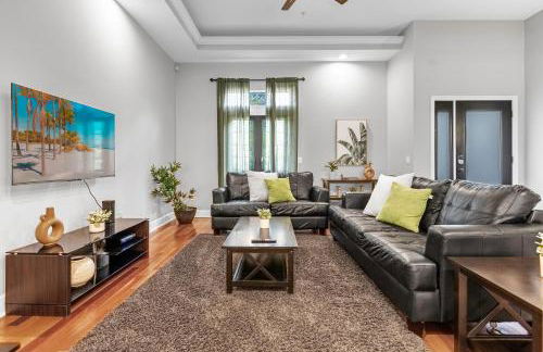 Enchanted 4BR Family Style Townhome in Disney Area - Photo 6