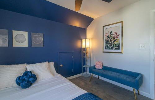 Fam-Biz Friendly 3BD with Fire pit & BBQ - Downtown - Foto 47