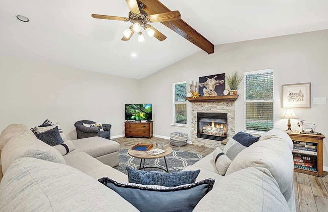 The Billie Goat Haus - Hot Tub -steps to Main St! - Foto 1