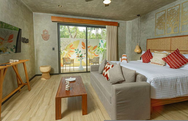 Spacious Apartment With Terrace and Rooftop Pool - Photo 16