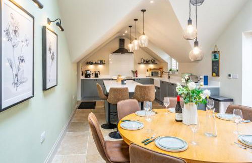 Knyvetts sleeps 6, 3 double beds, pretty garden - Foto 18