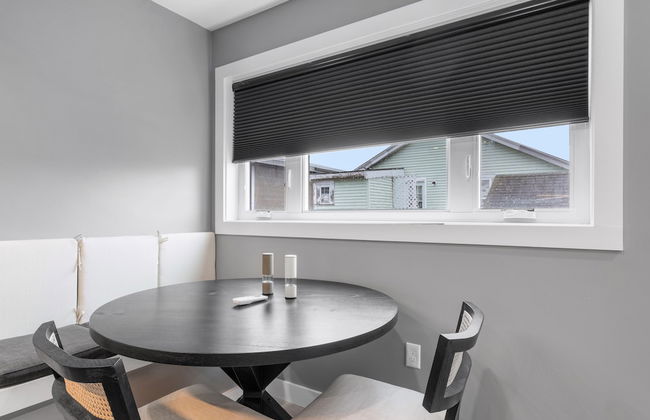 New Luxury 4 Bed Condo Perfect for Winter Rental - Photo 3