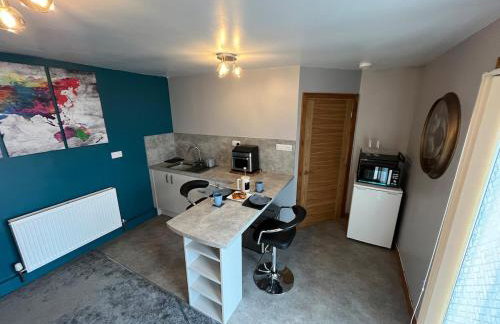 Private, Modern and Detached Garden Apartment - Photo 34