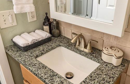 Cozy City Stay, 3bdrm near Airport - Photo 17