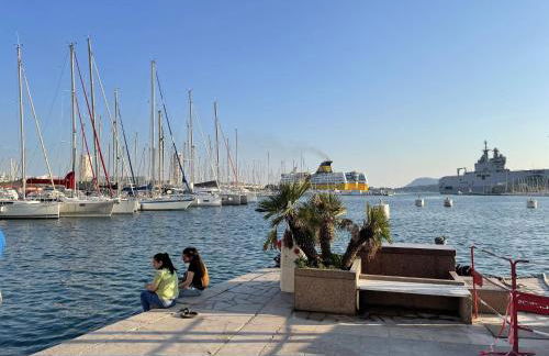 Appartement mignon calme douillet ascenseur clim étage élevé proche parking et toutes commodités au coeur du Toulon historique - Photo 32
