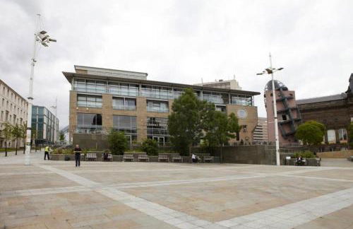 Lux 2-Bed City Centre Apartment Sleeps 6 Free Parking Balcony Near Leeds Station & Millennium Square view - Foto 41