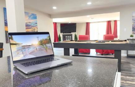 Private Home - Heated Pool, Billiards, Darts, Foosball, Fireplace, 5 Smart TVs, BBQ, Cotton Bedding - The Saguaro Sanctuary, Pool Heat Optional - Foto 13