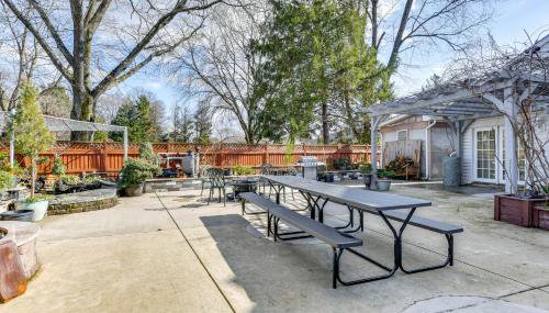 Spacious Home with Tranquil Patio about 29 Mi to DC! - Foto 3