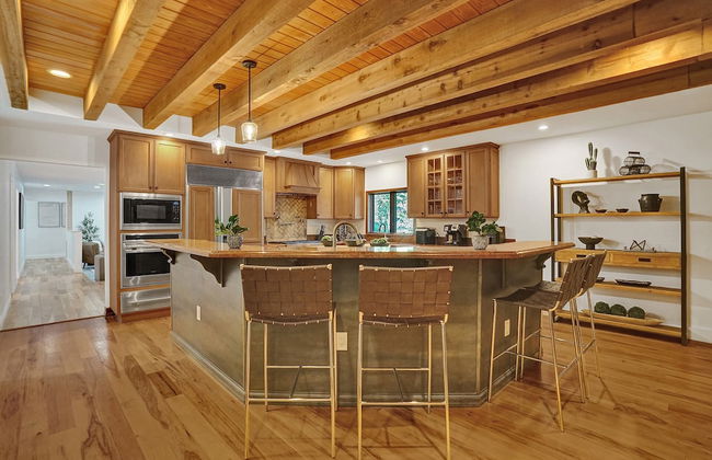 8BR Gem With Pool, Lake View & Tons of Amenities! - Foto 137