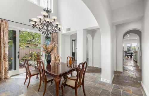 Spacious Luxury home in Gated Community with Resort Pool & Scenic Views - Photo 11