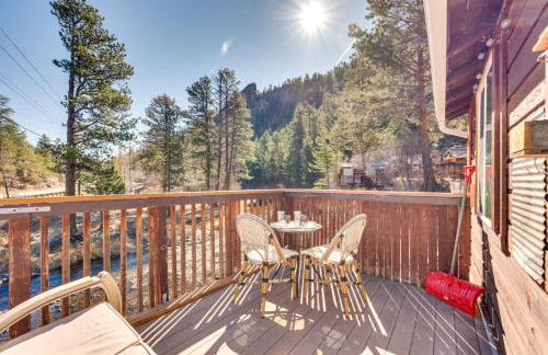 Private Hot Tub and Deck Riverfront Escape in Drake - Foto 2