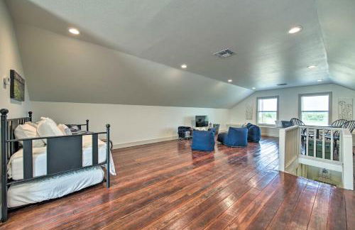 Peaceful Schulenburg Farmhouse with Fire Pit and Games - Foto 13