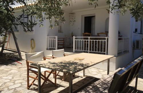 Top Holiday Home Private Pool by the sea With Private Garden for Private use - Photo 11