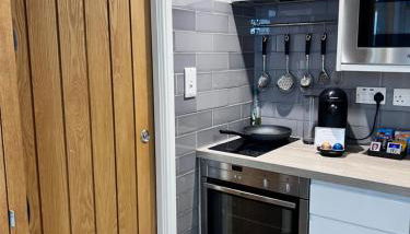 The Tower, 1 bed 1850's Tiny House - Foto 2