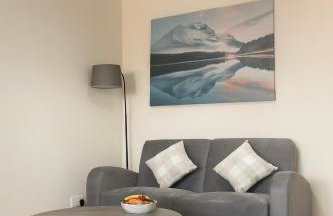 Manchester Stay Hub - 2BR with Free Parking, Near Airport & Attractions - Foto 16