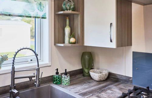 The Yorkshire Burrow Lodge with Hot Tub - Foto 10