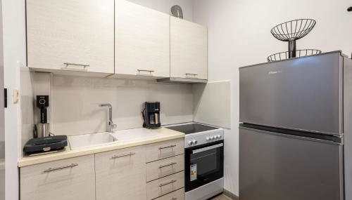 Filiatras Welcoming Hideaway - A Cozy Urban Escape - Foto 4, stove