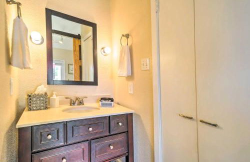 Kerrville Retreat on Hole 18 of Riverhill! - Foto 14