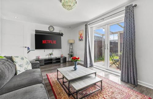 New large townhouse 3 bedrooms 4 beds and parking - Foto 1