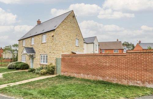 Silverstone Paddock Retreat - Photo 37