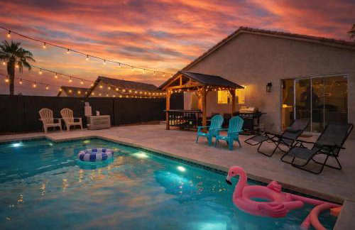 FUN Retro Arcade Villa - Pool&Spa, Arcades, Billiards,BBQ Gazebo Lounge, 10 Mins Strip - Photo 1