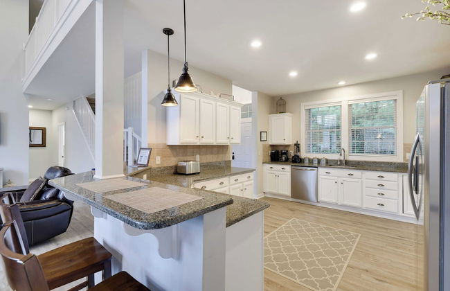 The Nest at Pinecrest by Avantstay Spacious Deck, Game Room, Fire Pit - Foto 15