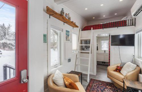 Maple Sugar Shack Tiny House with hot tub & river by Stowe - Foto 52