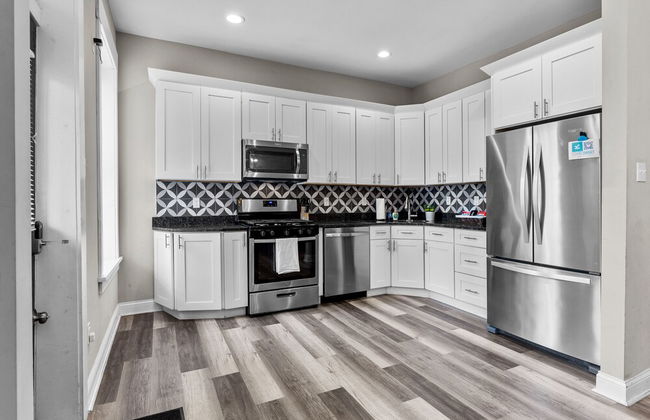 Designer Home in Shaw Right Side - JZ Vacation Rentals - Photo 19