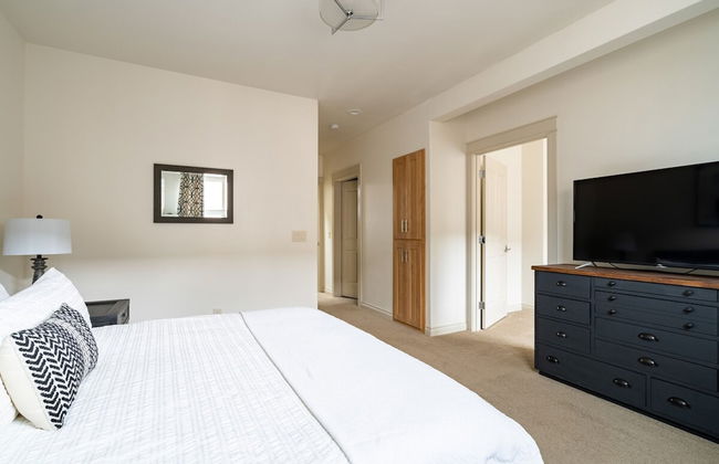 Rooftop Deck Walk to River Downtown Fire pit - Foto 50