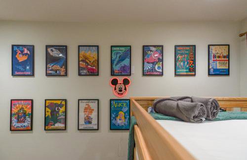 Spacious Disneyland Getaway I Game Room, King Suites & EV Access I Sleeps 14 - Foto 15