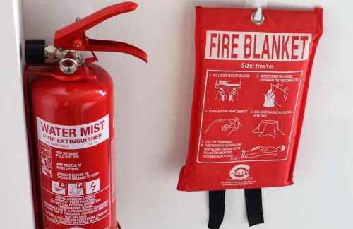 THE HIDEAWAY - LUXURY SELF CATERING COASTAL APARTMENT with PRIVATE ENTRANCE & KEY BOX ENTRY JUST A FEW MINUTES WALK TO THE BEACH, SOLENT WAY WALK, SHOPS and many EATERIES & BARS - FREE OFF ROAD PARKING,FULL KITCHEN, LOUNGE,BEDROOM , BATHROOM & WI-FI - Foto 80