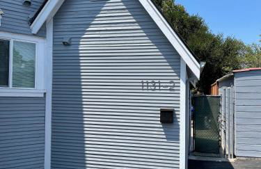 Brand New Guest Suite + Full Kitchen + Parking - Foto 14