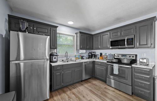 New Spacious Renovated Townhouse - Foto 9