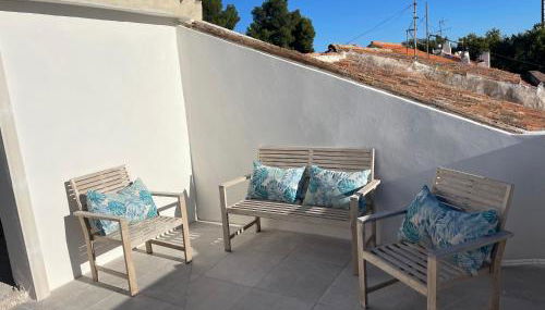 Attic Castillo - Foto 4