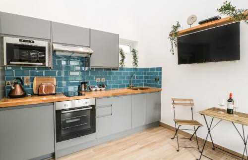 The Netherend Inn - Pet Friendly Haven - Photo 8