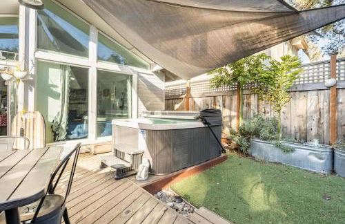 2 bedroom bungalow with hot tub - Photo 9