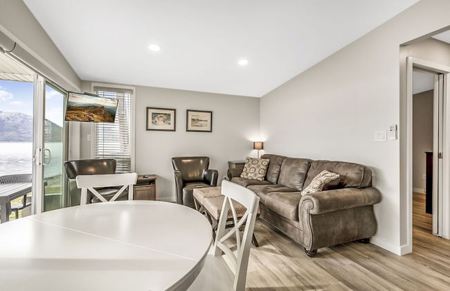 Family Friendly Cottage w Amazing View - Photo 8