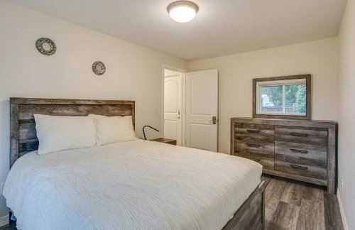 Modern Puyallup Townhome with Backyard and Fireplace - Foto 17