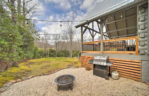 Ideal for Families! Lake Toxaway Getaway with Deck - Foto 33