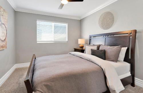 Beach Escape with Patio! 2 Min Walk to Sand & Surf - Foto 25