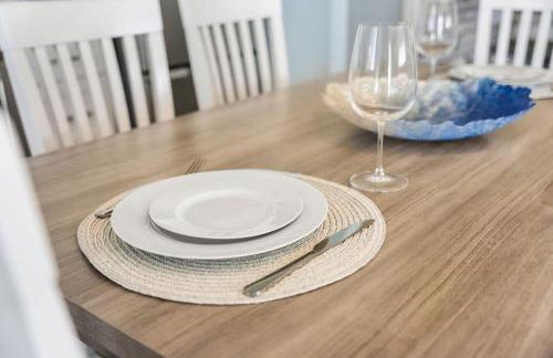 Snug Seaside Views From Couch Walk to Beach - Foto 15